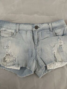 EUC Vanillastar Vanilla Star Juniors Size 7 Distressed Lace Shorts Light Denim